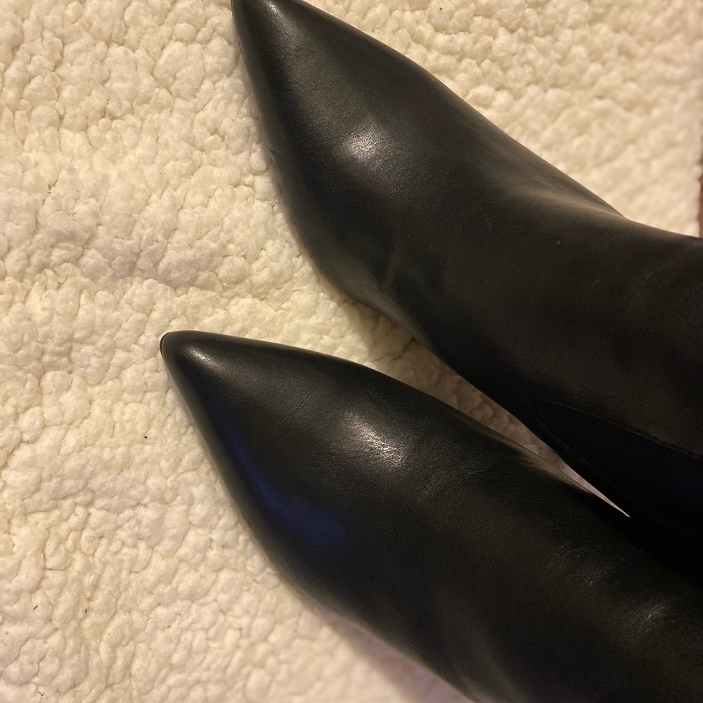 I’m selling leather heel boots,brand-forever 21,color black, size-US 5.5,EUR 36.